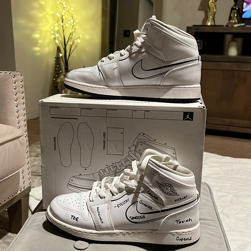 Big Kids Air Jordan 1 Mid, Size 7Y, Black/White, Style: DQ 1864-100.